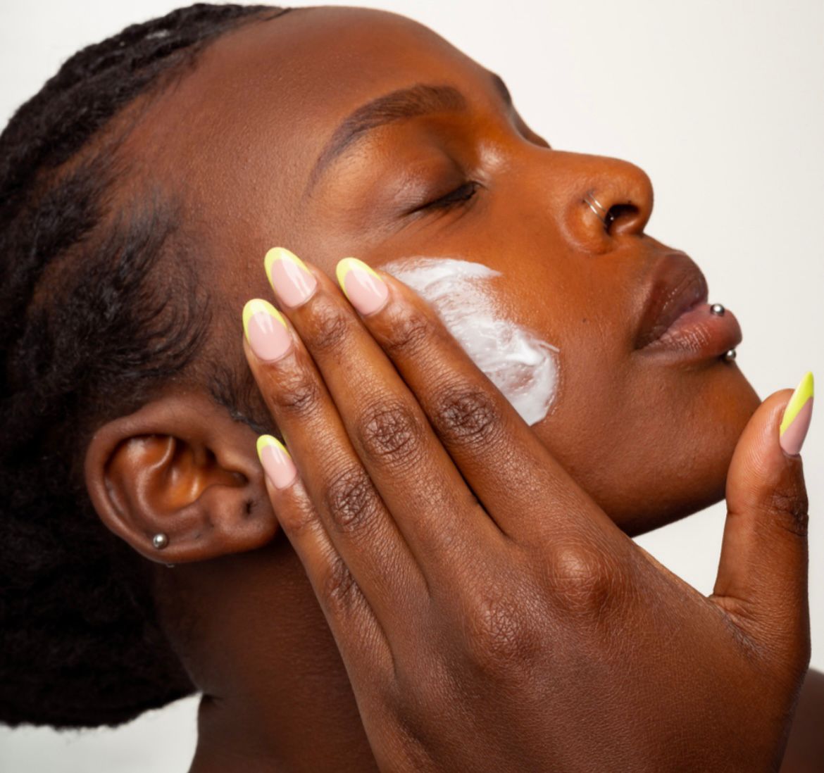 Uncover Aloe Invisible Sunscreen - Image 6
