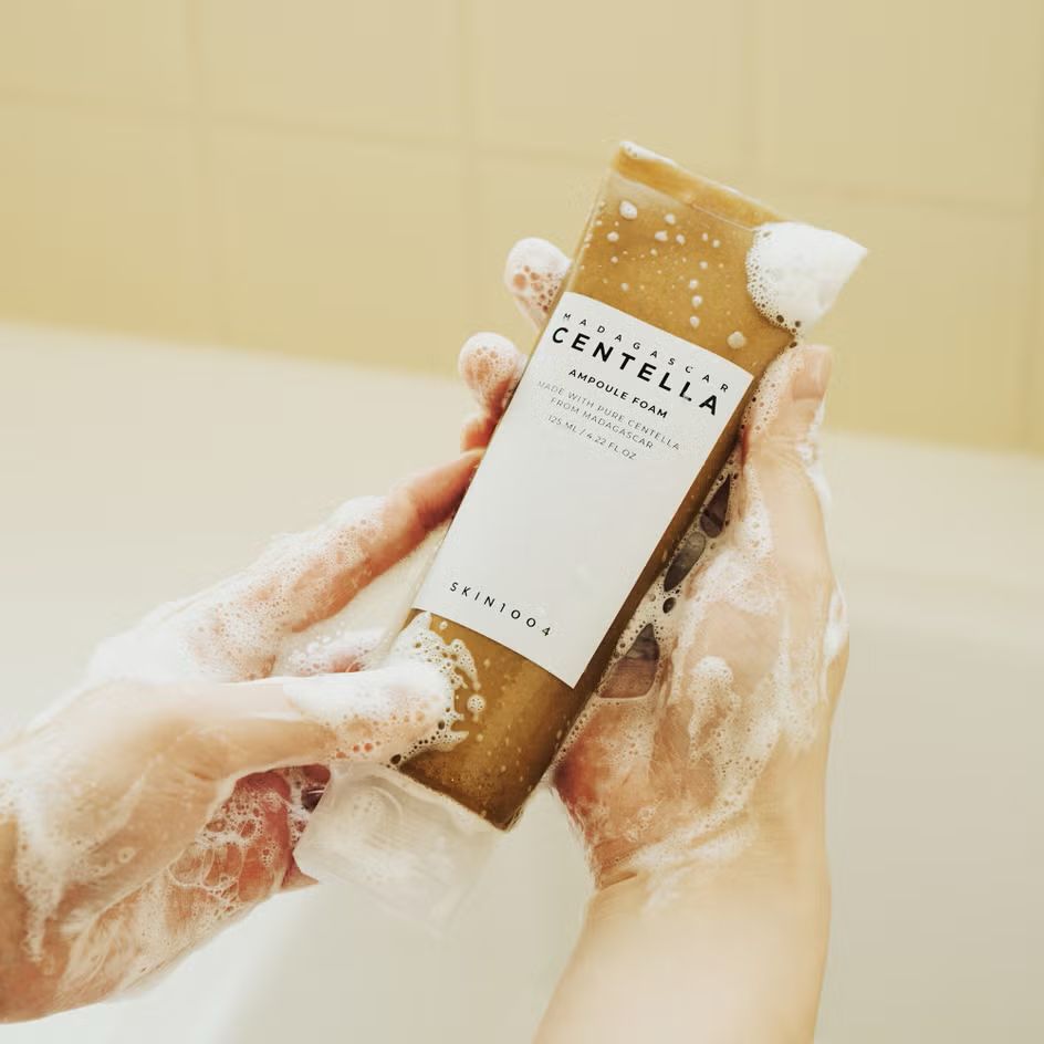 Skin 1004 Centella Ampoule Foam Cleanser - Image 3
